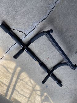 Push up/ chin up bar golds gym