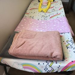 Folding bed with 2 inches. Mattress