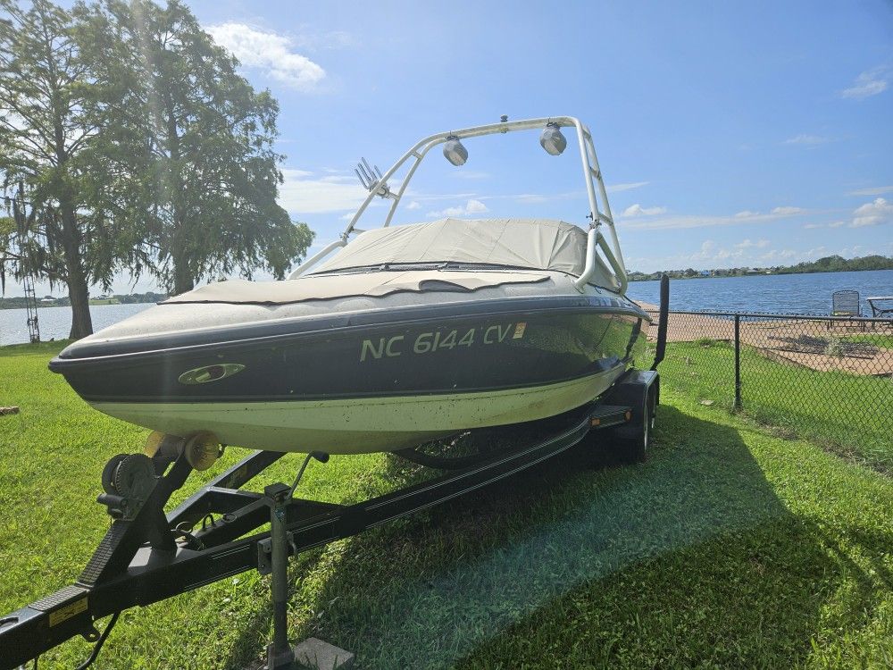 2000 Centurion Ski Boat