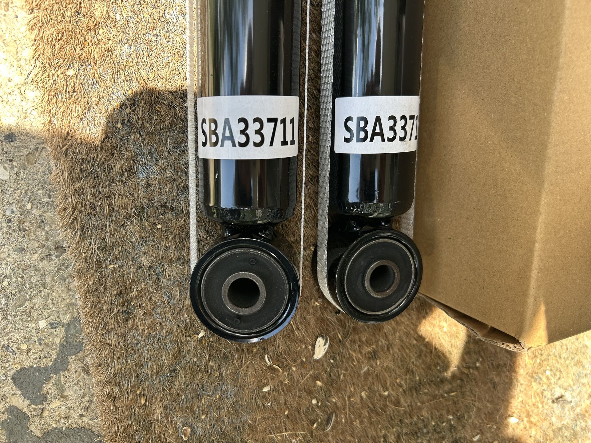 TRQ Rear Left & Right Shock Absorber Driver Passenger Side Compatible with 2012-2019 Volkswagen Beetle 