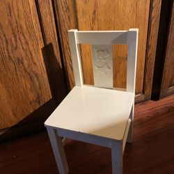  Vitage White Chair   Size 21 h. /10w