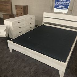 White Cream Queen Bedroom Set 