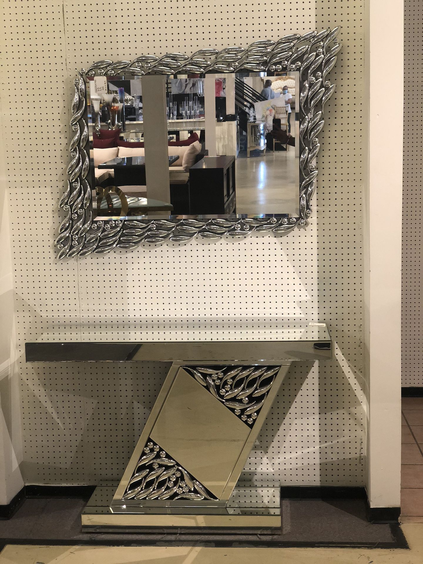 SALE!! Beautiful Mirror and Console Table Set