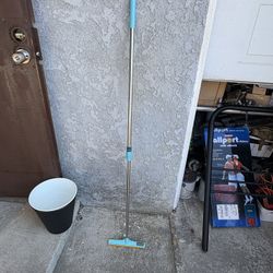 CARPET CLEANER BROOM
