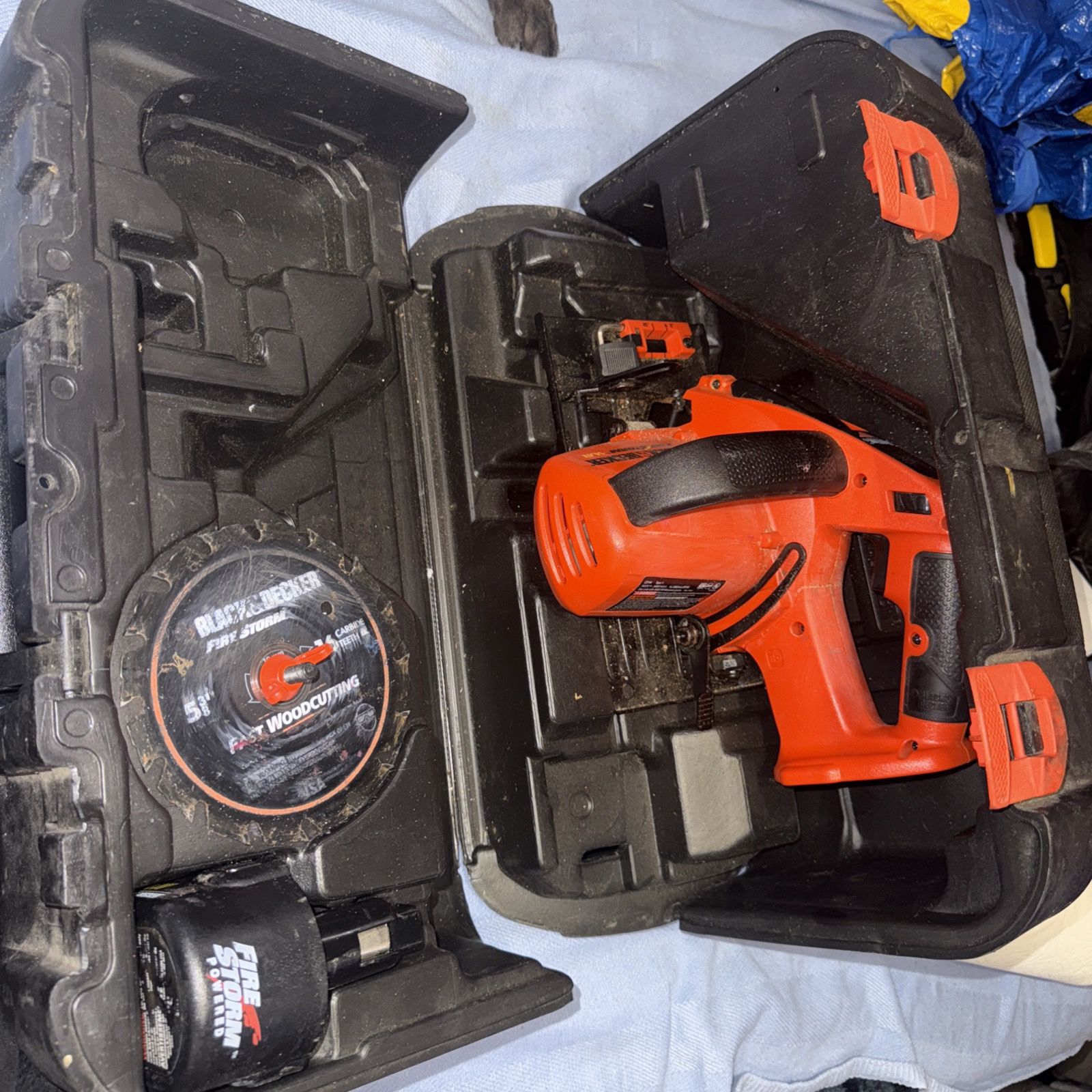 BLACK+DECKER CS144 14.4-Volt Firestorm Cordless Circular Saw with blade