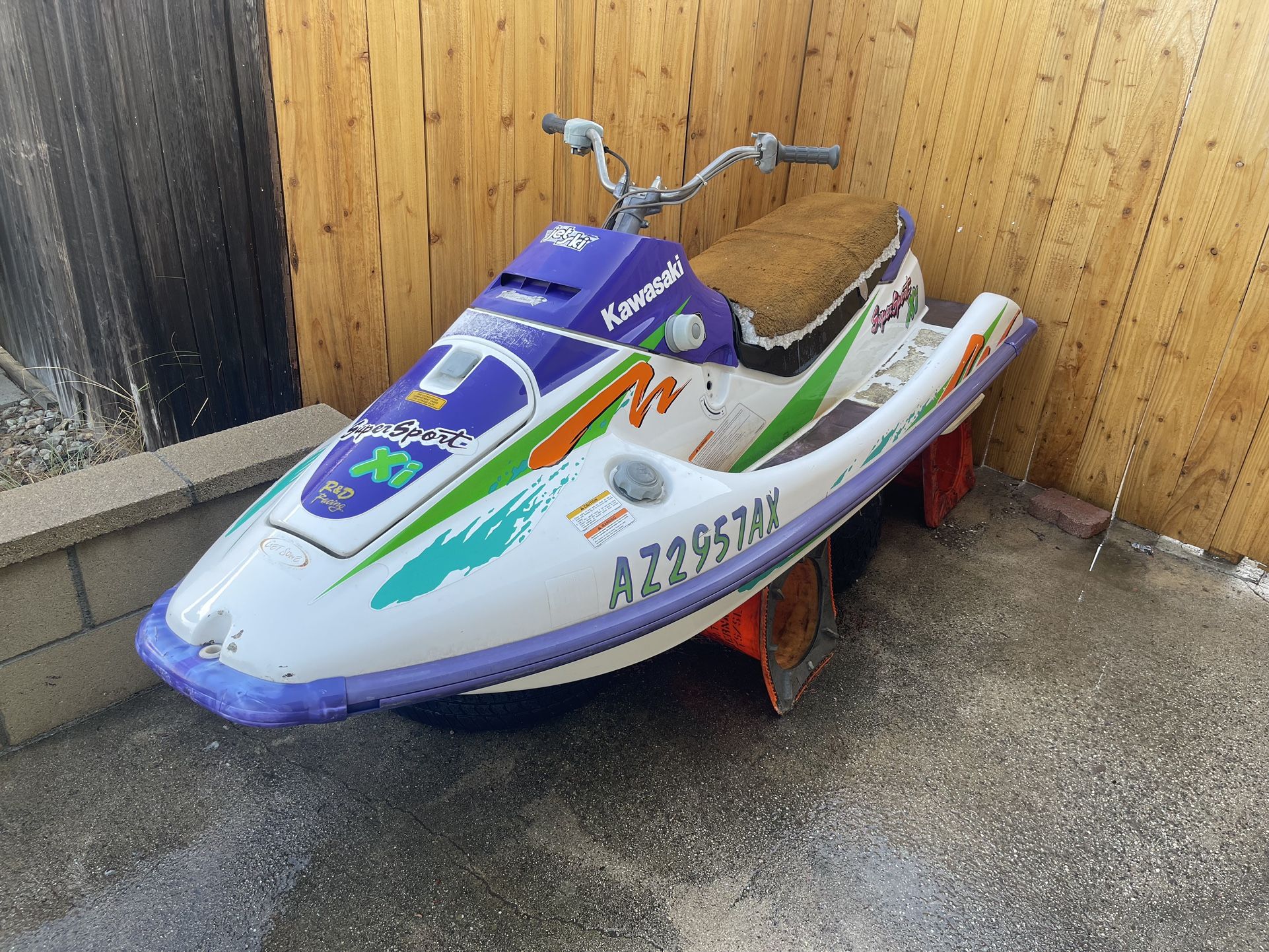 FREE ! FREE !1993 Kawasaki Jet Ski No Engine.