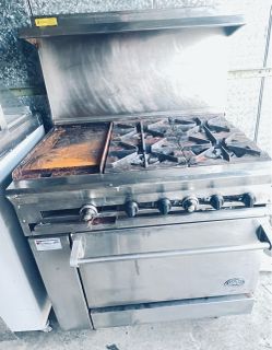 DCS  4-Burner Gas Range with Griddle and Oven commercial restaurant kitchen equipment