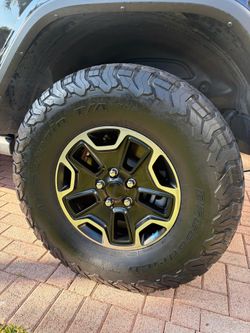 Five 5 Jeep Wrangler Rubicon Wheels & Tires 315/70r17 “Bf Goodrich Ko2 “