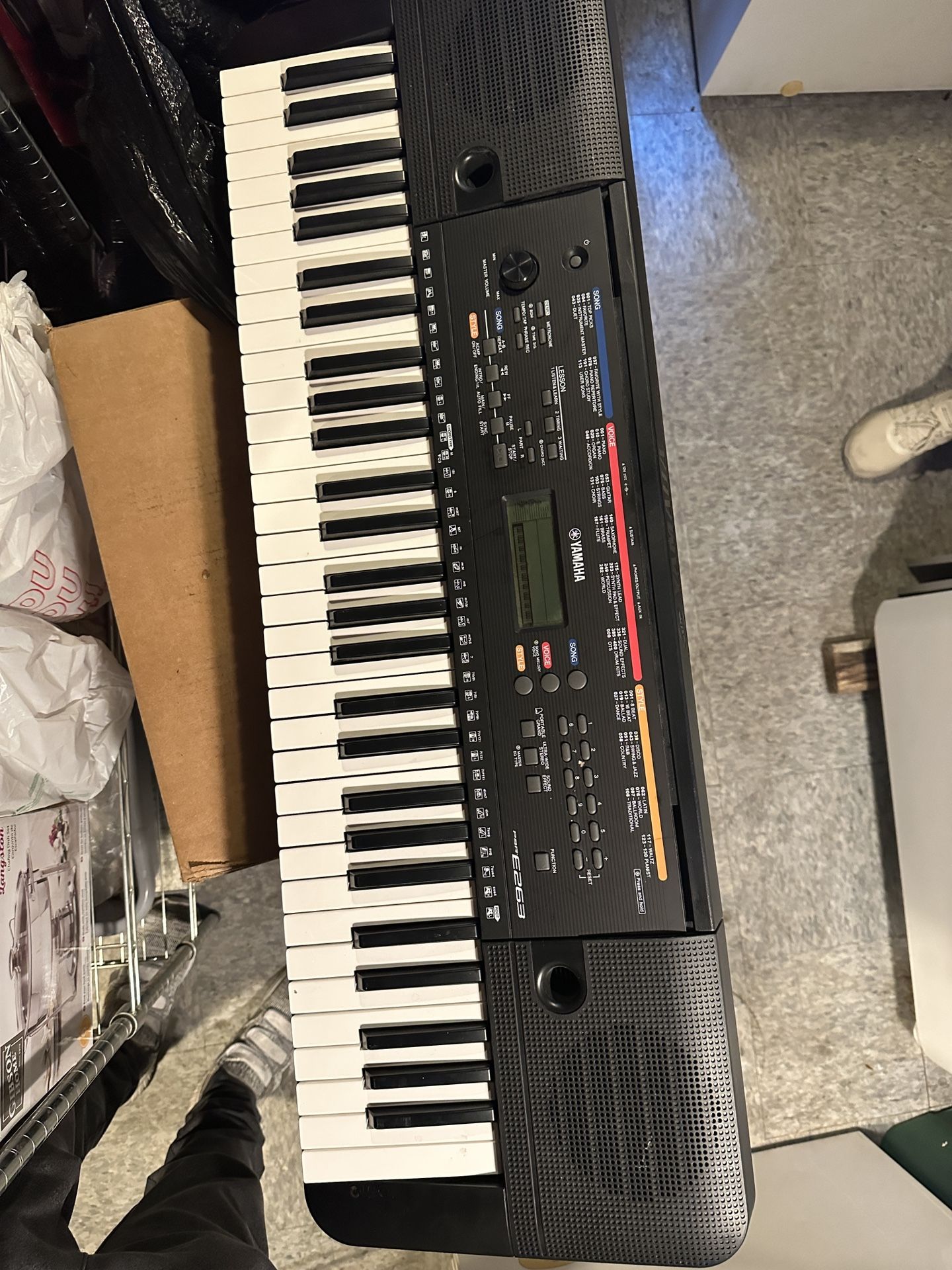 Yamaha Key Board 61 Keys + Pedal + book $200+ Value
