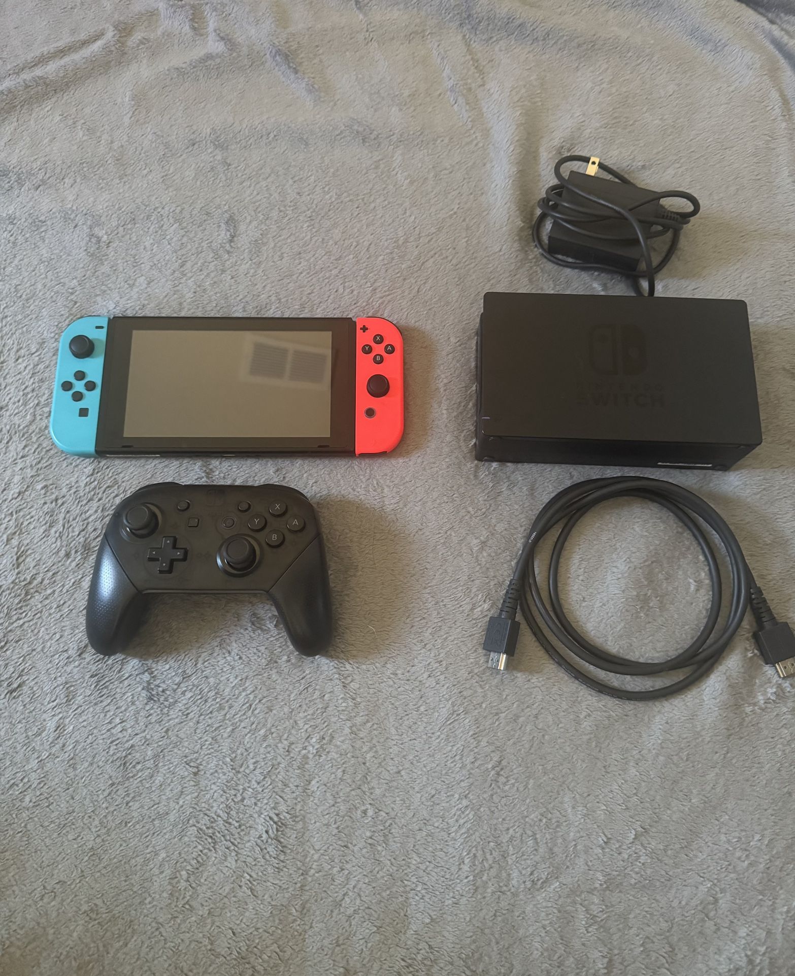 Nintendo Switch + Pro Controller (128GB microSD)