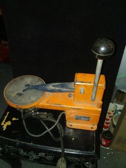 ANTIQUE. CLAMP MACHINE DILLECTRIC  