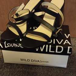 Size 8 Wild Diva lounge open toe women's shoes