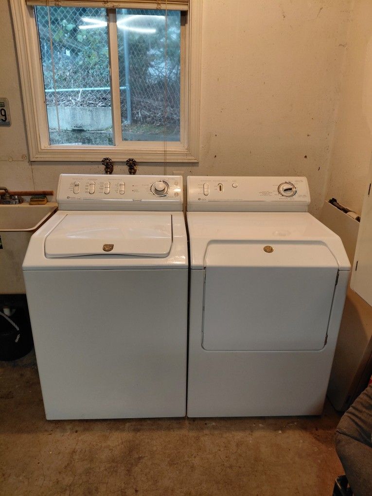 Maytag Electric Washer Dryer set