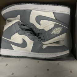 Air Jordan 1 Mid