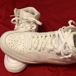 NIKE WHITE  SIZE 9/5