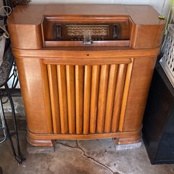 1957 Philco stand Up Radio