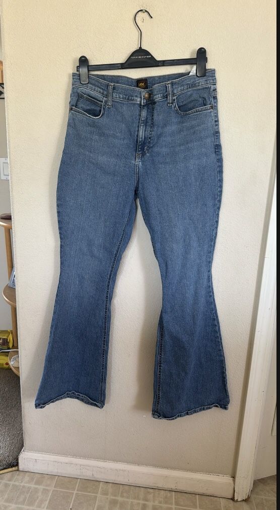 Womens 16 Medium M Blue Jeans Denim Flare Boot Cut Leg Pants