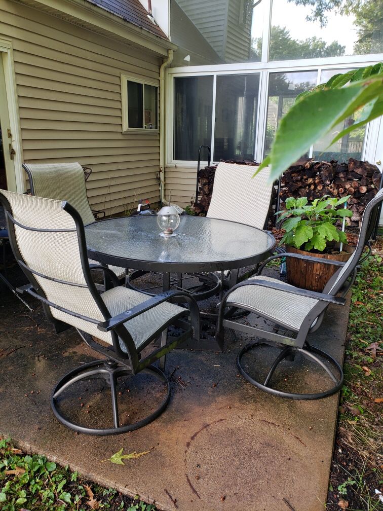 Outdoor table and chairs