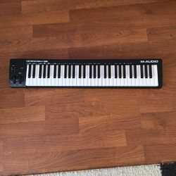 M-Audio Midi Keyboard (MK3) 61 Keys