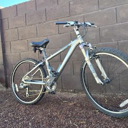 Trek 4300 Mountain Bike
