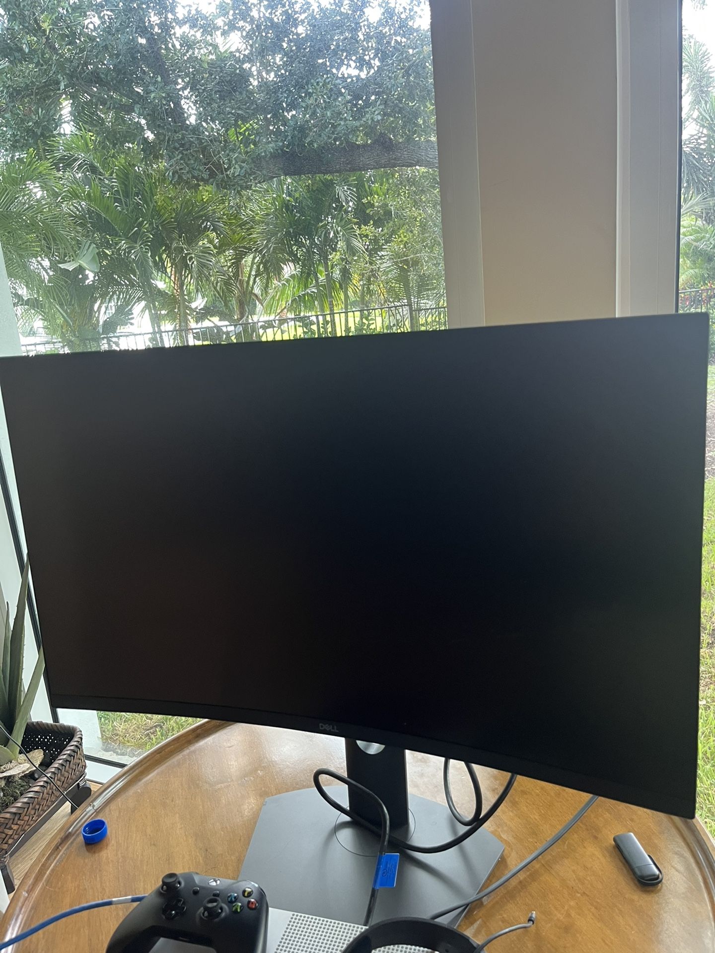 Curved monitor