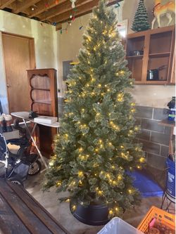 Pre lit 7ft Christmas tree