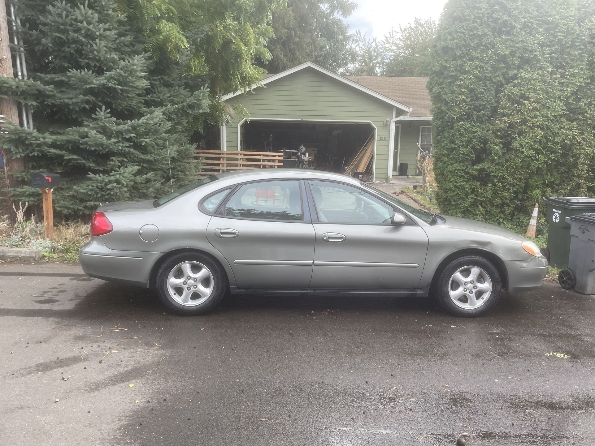 2001 Ford Taurus