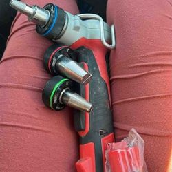 New Milwaukee PEX EXPANDER set. With 2 Batterys