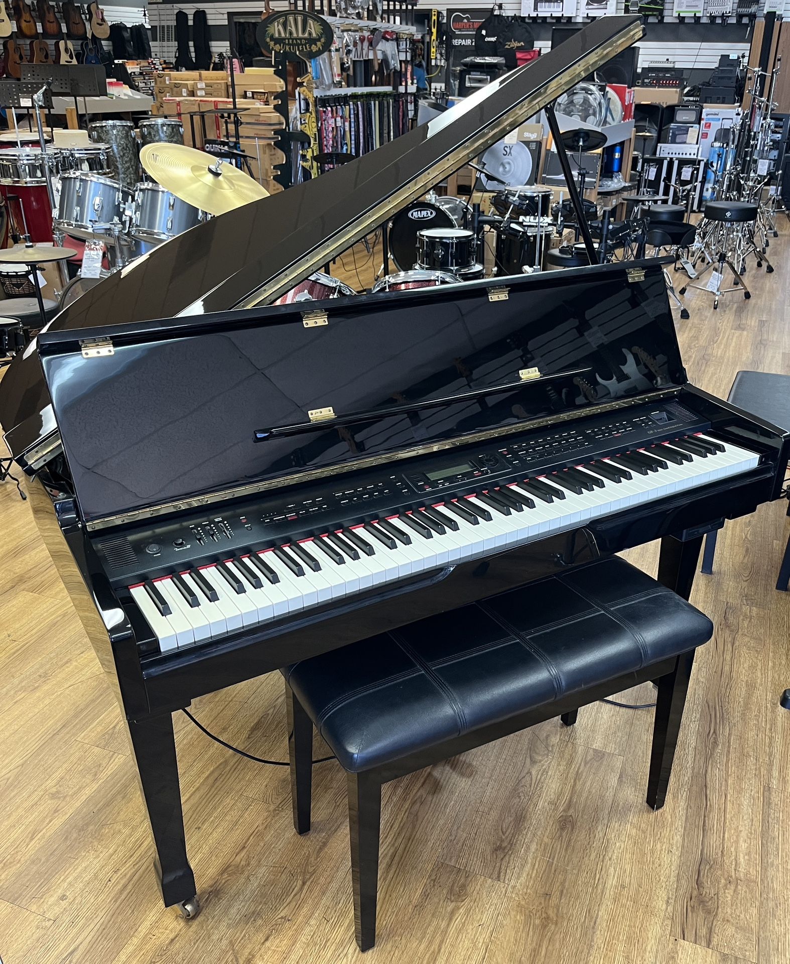 SUZUKI GP-3 MINI-GRAND DIGITAL PIANO W/BENCH