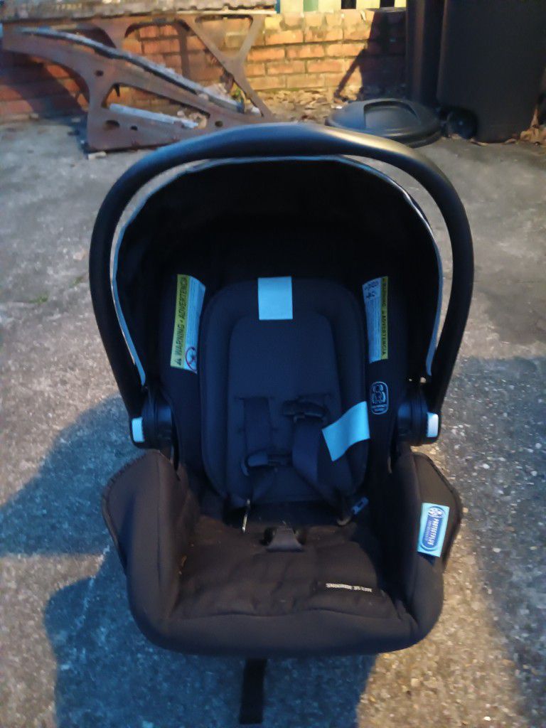 Graco baby car Seat For Sale 