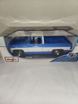 Maisto 1/18 scale. 1974 Chevrolet C10 Cheyenne.