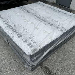 NEW MATTRESS KING SIZE PLUSH WITH BOX SPRING