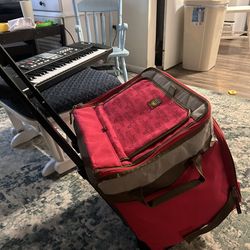 Insulated rolling cooler