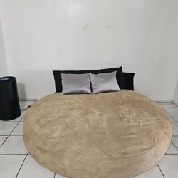 🛏️ Round Bed for Sale – Excellent Condition!