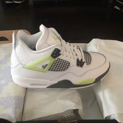 New Kid’s Air Jordan 4 Retro size 6Y/7.5W