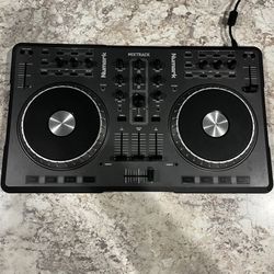 Numark Mixtrack DJ Controller