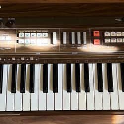Casio Casiotone CT-701 Vintage Electronic 61 Key Keyboard Piano