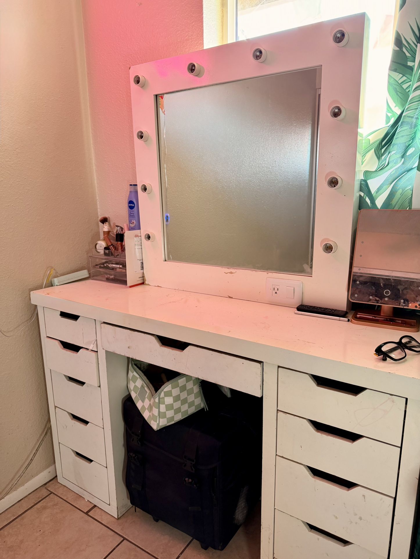 Makeup Vanity for Sale in Glendale, AZ - OfferUp