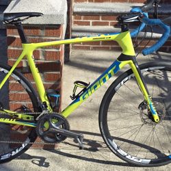Giant TCR Advanced Disc Carbon Fiber Large Ultegra Road Bike....
