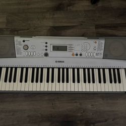 Yamaha Piano Keyboard YPT-300, 61 keys