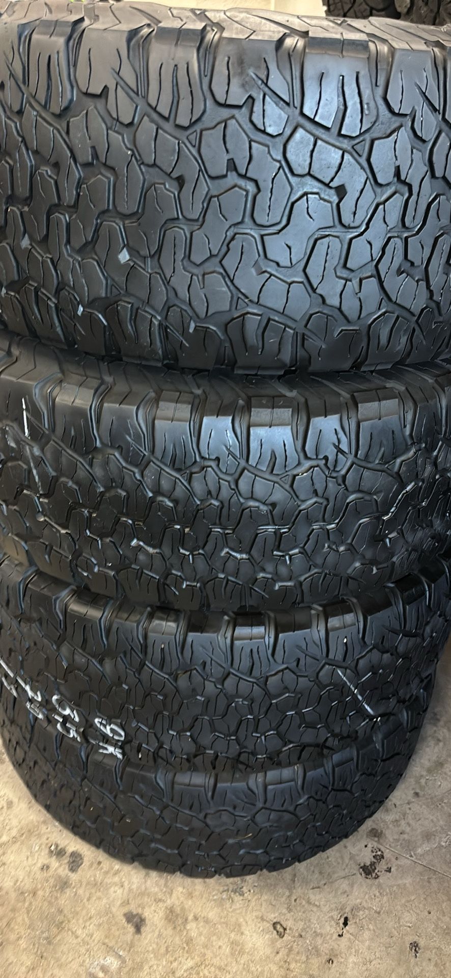 315/70/17 Bfgoodrich All Terrian Ko2 🔥