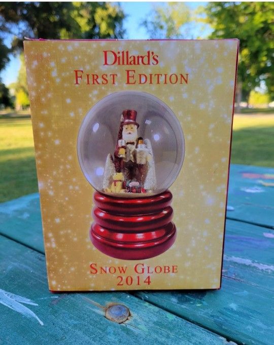 2014 Dillard's First Edition Snow Globe Christmas Santa Claus Christmas Tree
