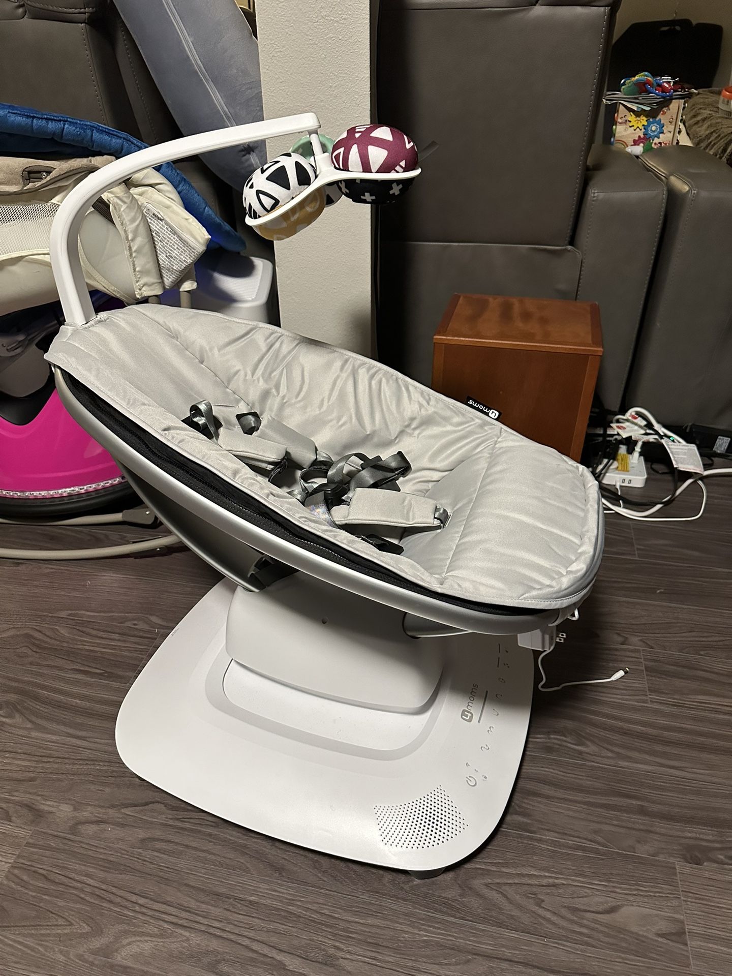 4Moms MamaRoo Multi Motion Baby Swing