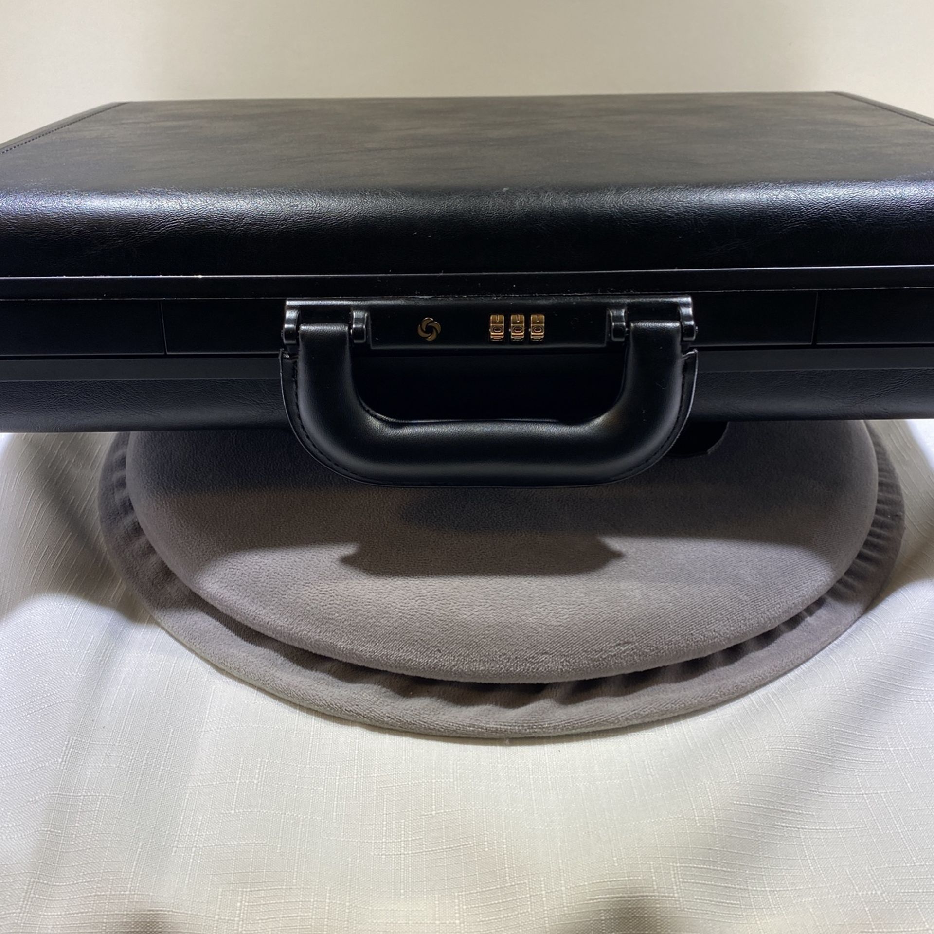 Samsonite Quantum Classic Attaché