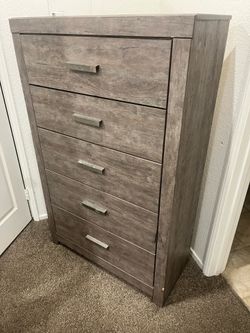 DRESSER