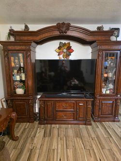 Entertainment center