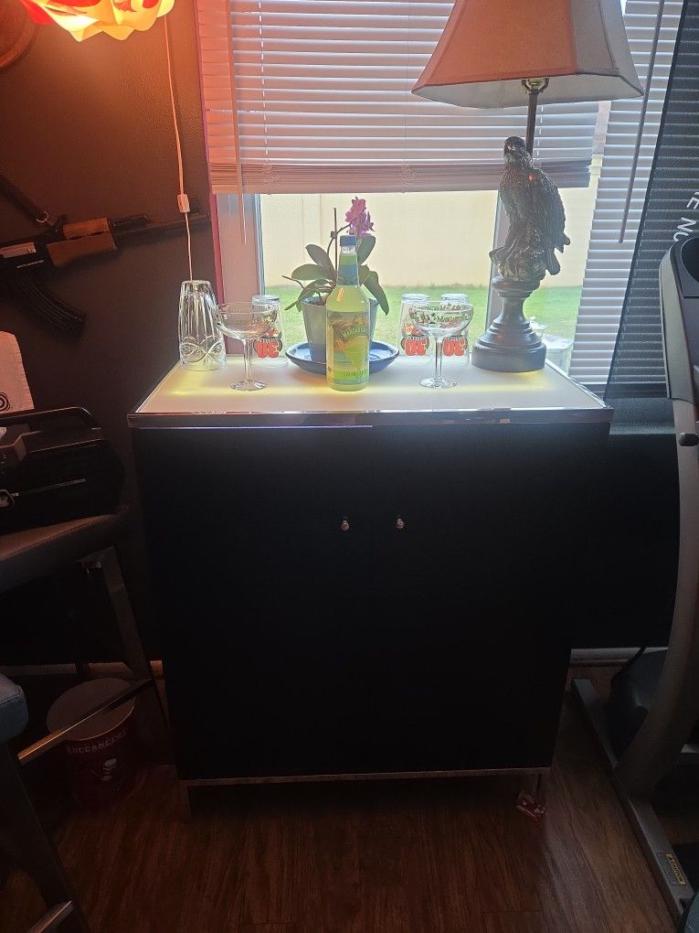 Lighted Bar With Lether Stools