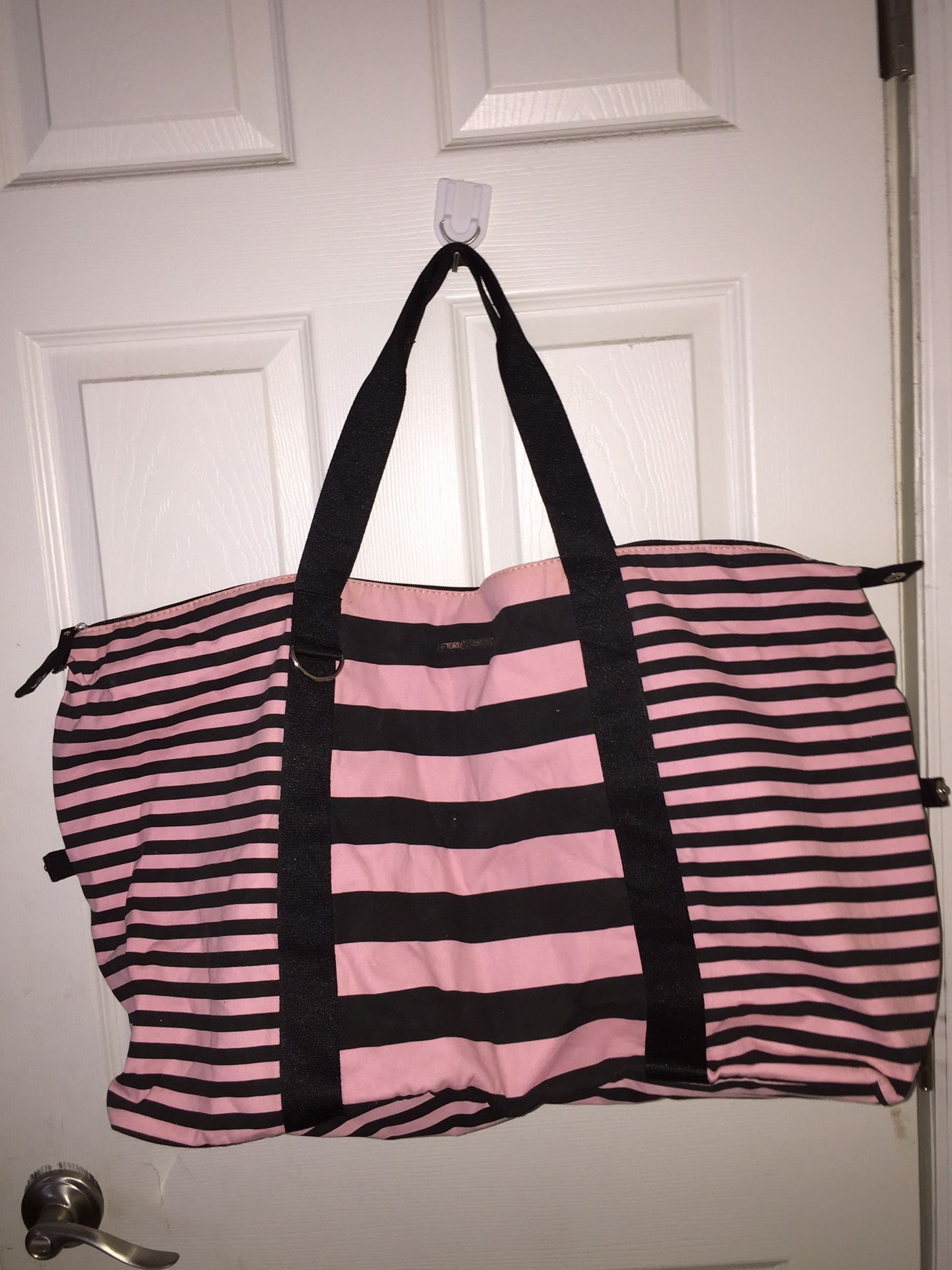 Victoria secret brand new pink black duffel bag handbag purse wallet accessories woman’s bag Michael kors gucci Kate spade ysl channel traveling bag