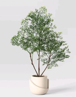 Luxe Mini Tree In Geometric Pot