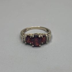 10K Yellow Gold Garnet Diamond Ring 0.08 CTW Size 7.25 | Pre-Owned